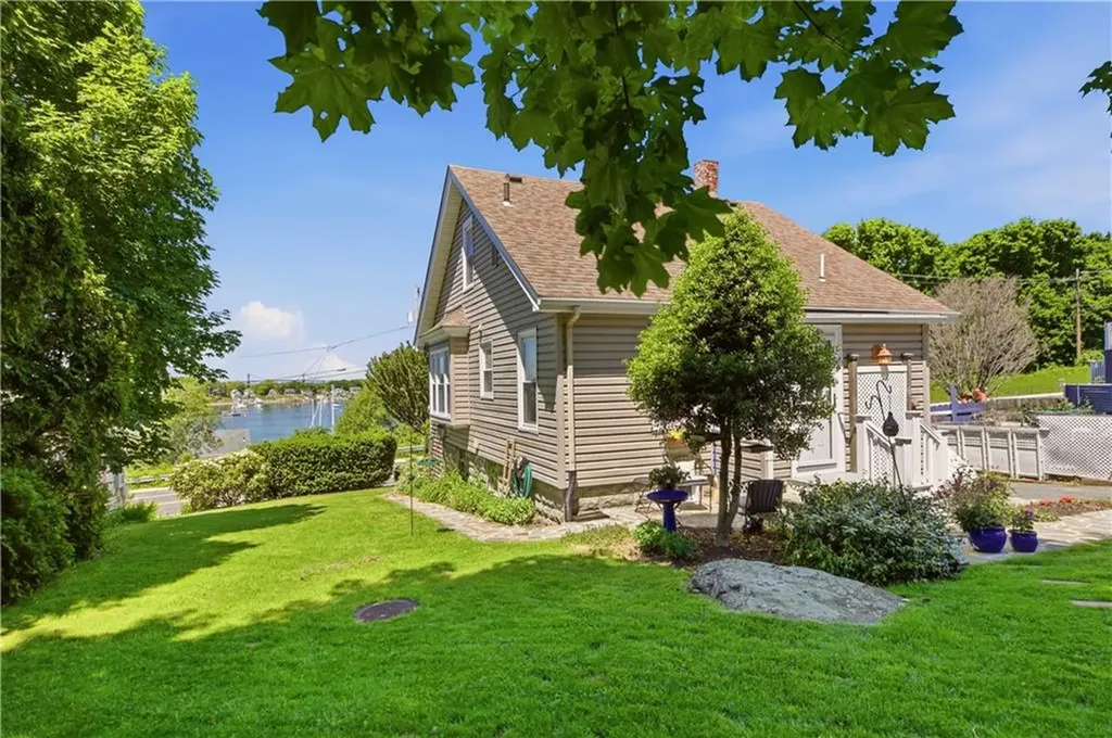 1536 Main Road Tiverton RI 02878