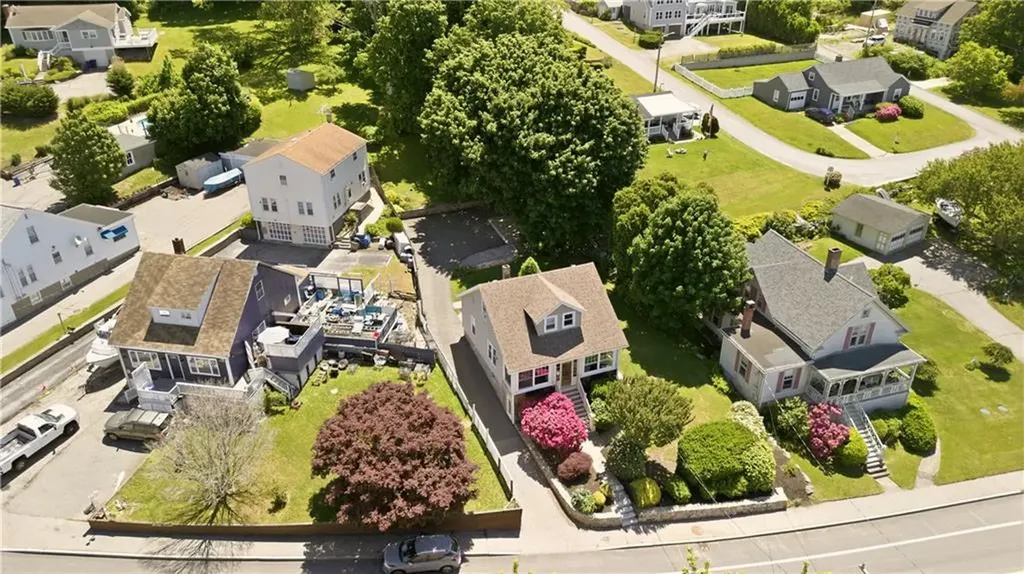 1536 Main Road Tiverton RI 02878