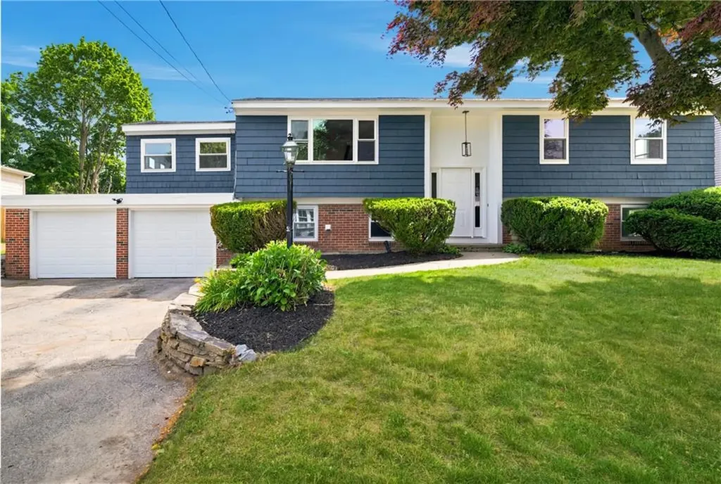 25 Stoneham Street Cranston RI 02920