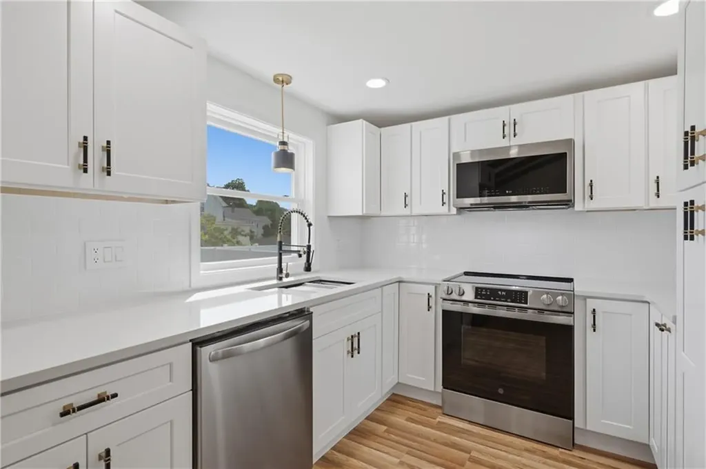 25 Stoneham Street Cranston RI 02920
