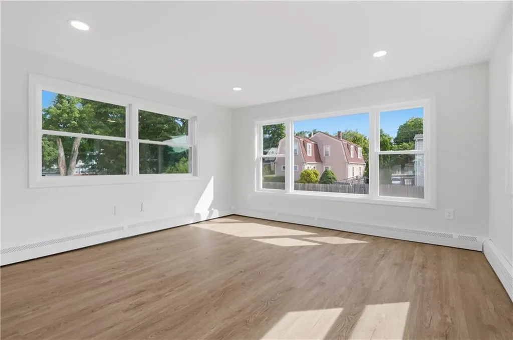25 Stoneham Street Cranston RI 02920