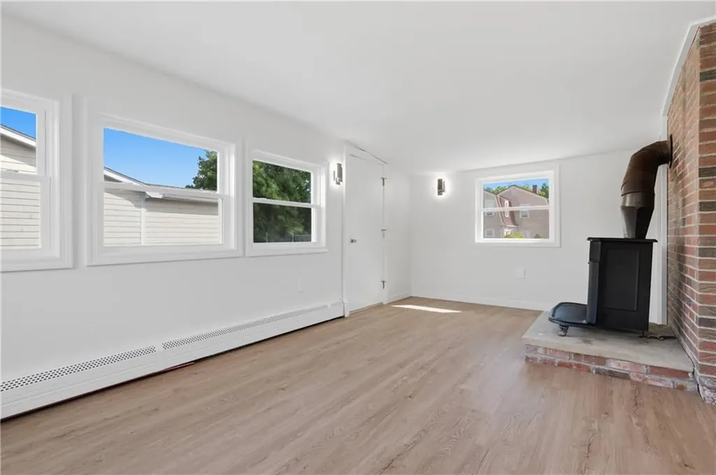 25 Stoneham Street Cranston RI 02920