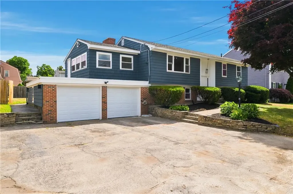 25 Stoneham Street Cranston RI 02920