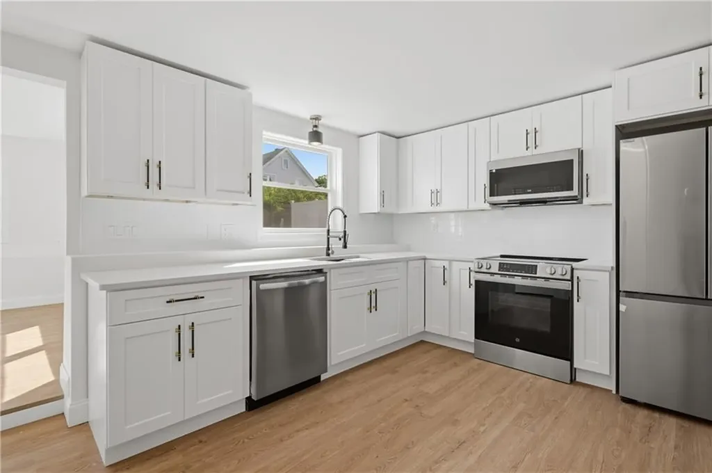 25 Stoneham Street Cranston RI 02920