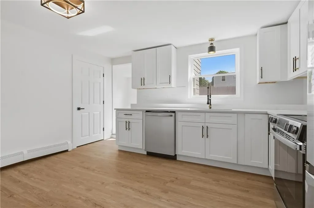 25 Stoneham Street Cranston RI 02920
