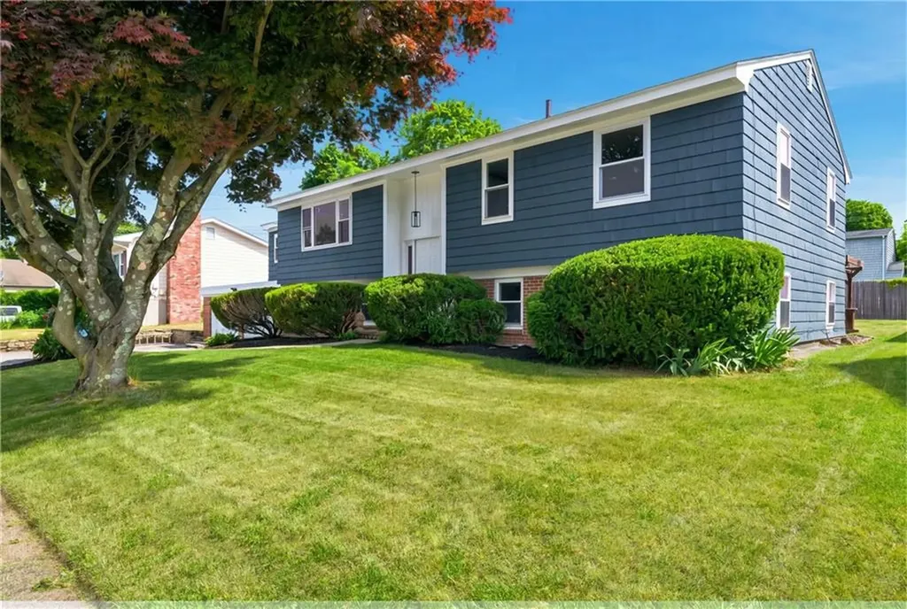 25 Stoneham Street Cranston RI 02920