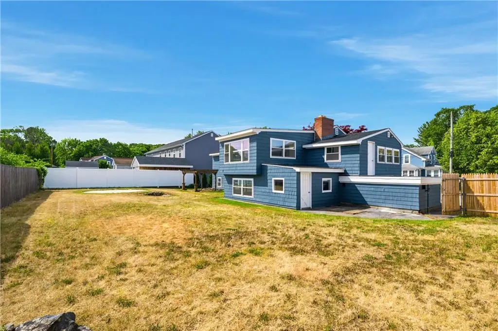25 Stoneham Street Cranston RI 02920