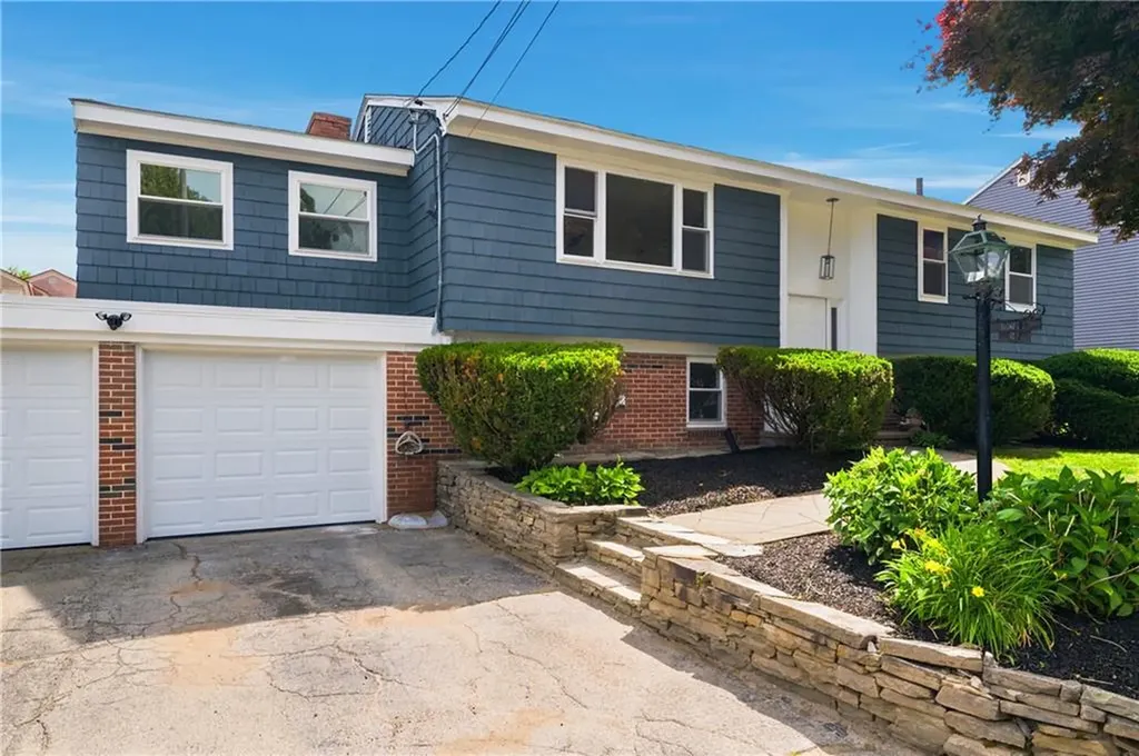 25 Stoneham Street Cranston RI 02920