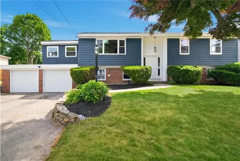 25 Stoneham Street Cranston RI 02920