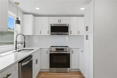 25 Stoneham Street Cranston RI 02920