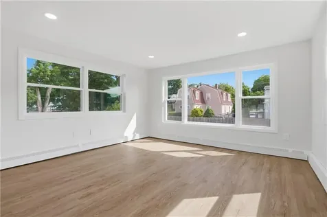 25 Stoneham Street Cranston RI 02920
