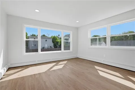 25 Stoneham Street Cranston RI 02920