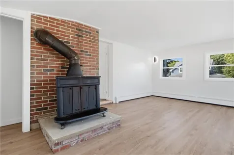 25 Stoneham Street Cranston RI 02920