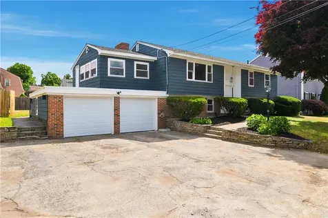 25 Stoneham Street Cranston RI 02920