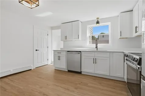 25 Stoneham Street Cranston RI 02920