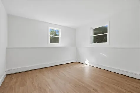 25 Stoneham Street Cranston RI 02920