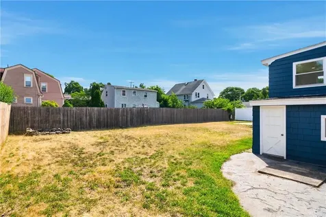 25 Stoneham Street Cranston RI 02920