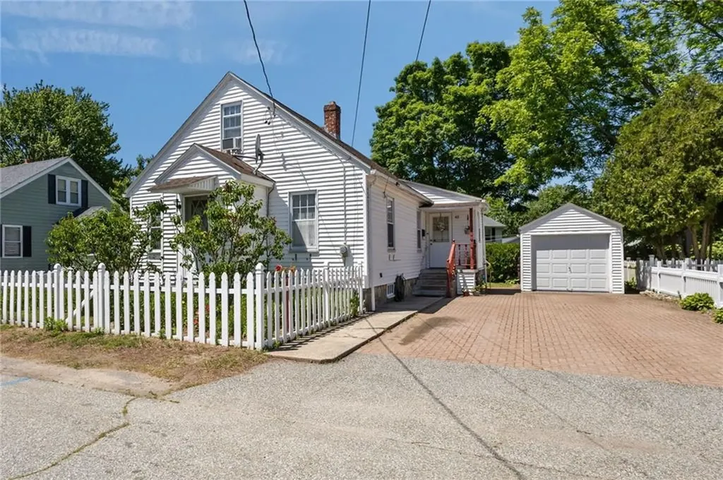 43 Virginia Avenue Woonsocket RI 02895