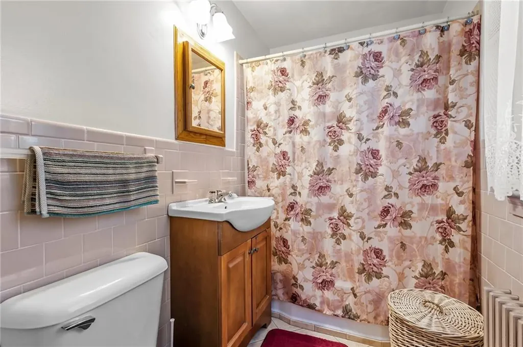 43 Virginia Avenue Woonsocket RI 02895