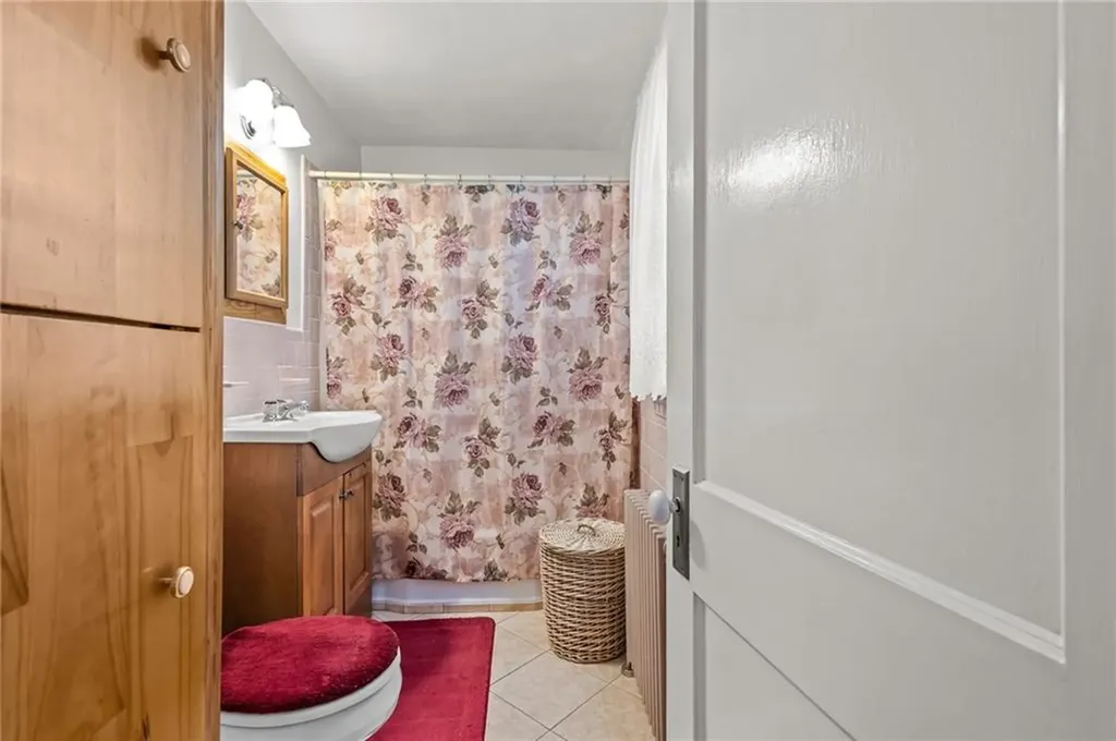 43 Virginia Avenue Woonsocket RI 02895