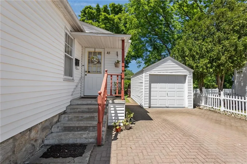 43 Virginia Avenue Woonsocket RI 02895