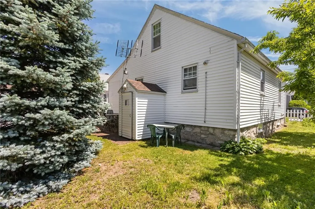 43 Virginia Avenue Woonsocket RI 02895