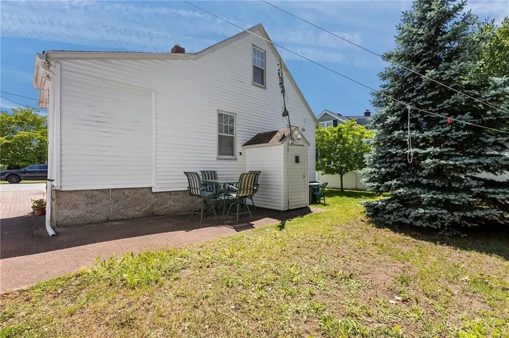 43 Virginia Avenue Woonsocket RI 02895