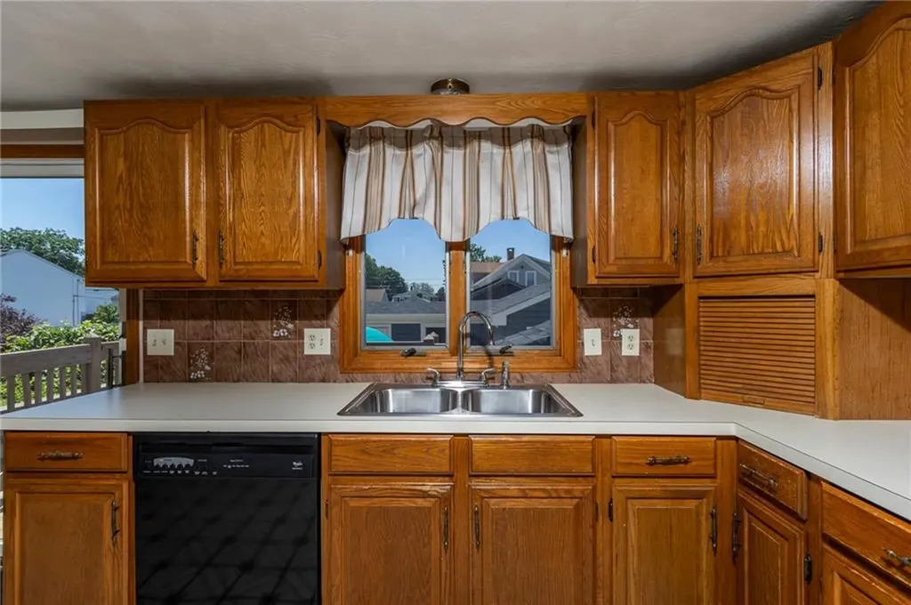 175 Leonard Avenue East Providence RI 02914