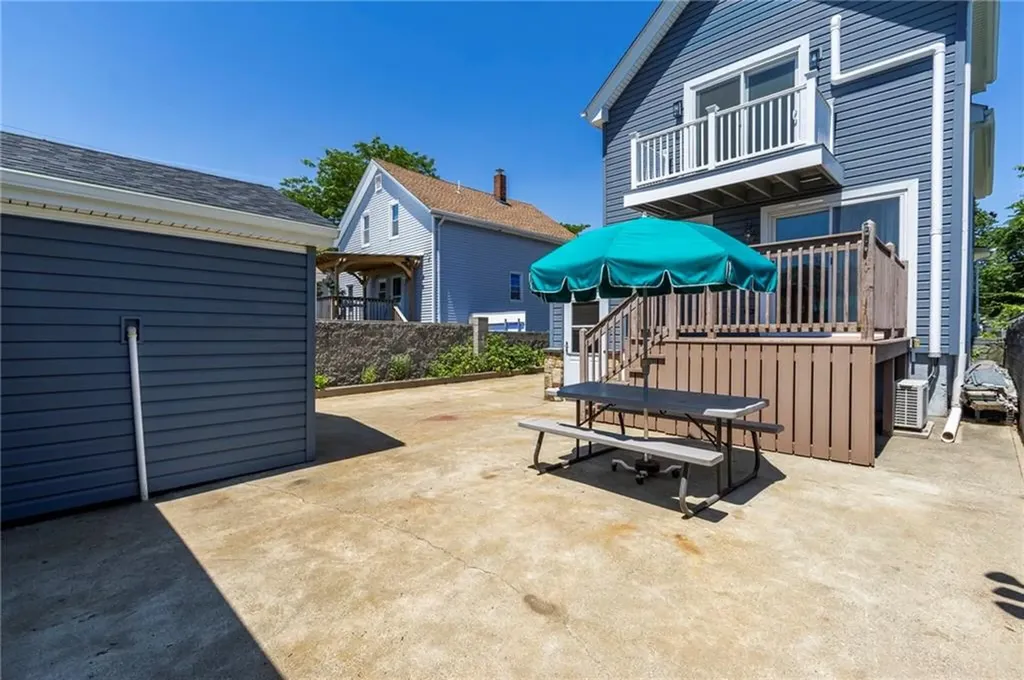 175 Leonard Avenue East Providence RI 02914