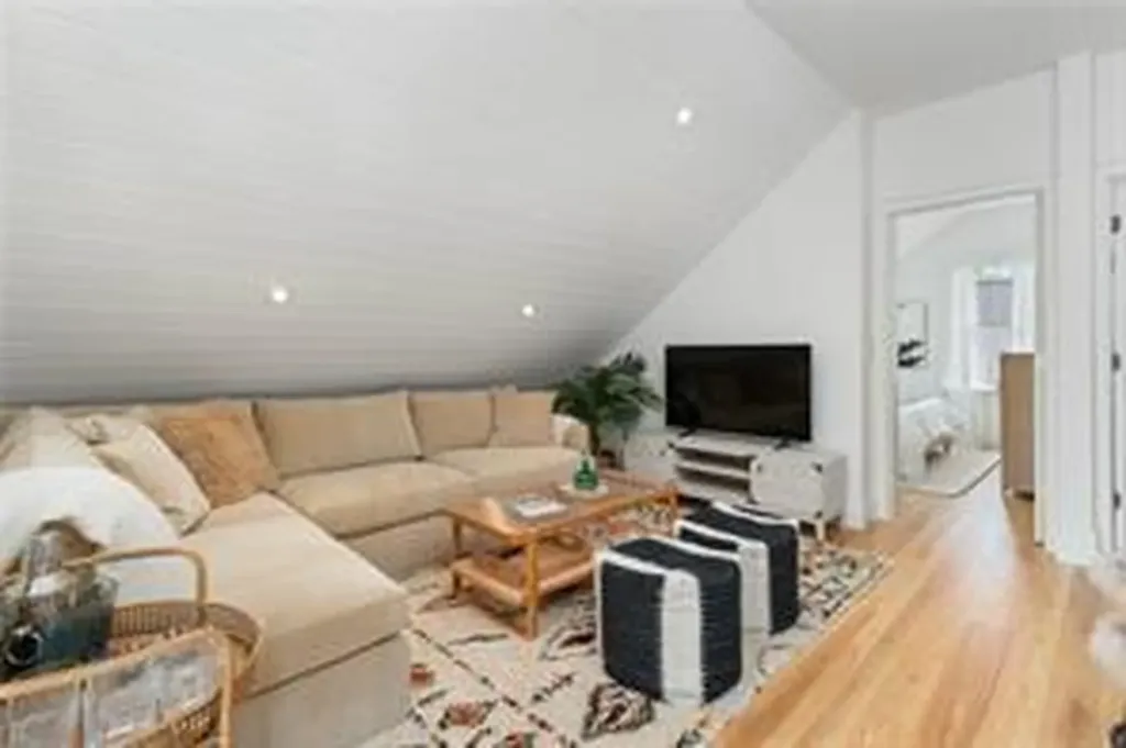 17 Willow Street Newport RI 02840