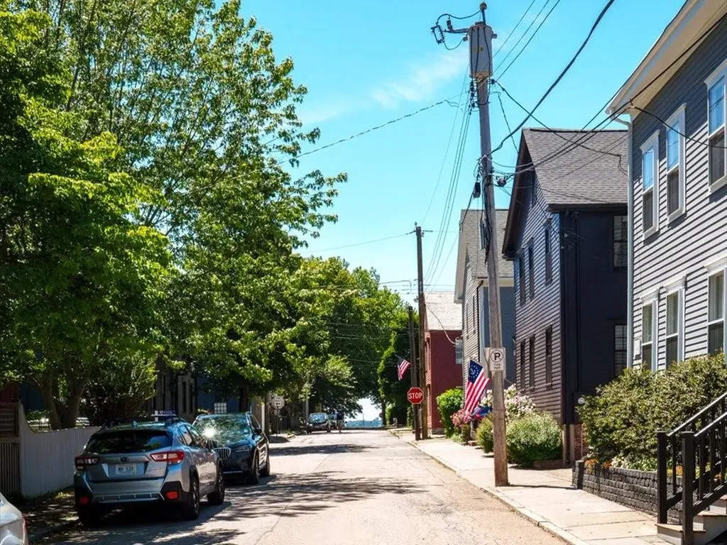 17 Willow Street Newport RI 02840