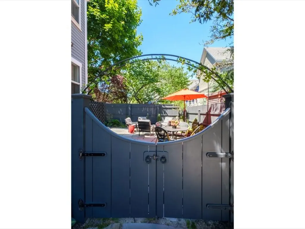 17 Willow Street Newport RI 02840