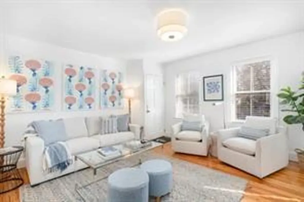 17 Willow Street Newport RI 02840