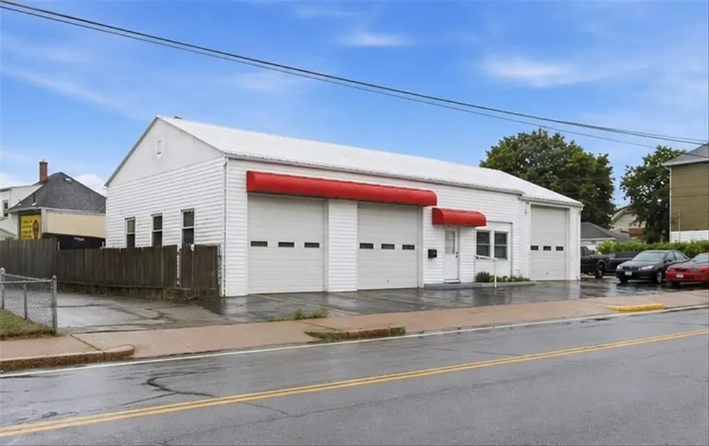 1068 Park Avenue Woonsocket RI 02895