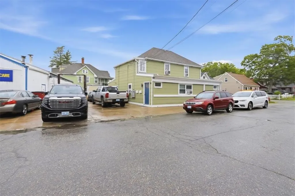 1068 Park Avenue Woonsocket RI 02895