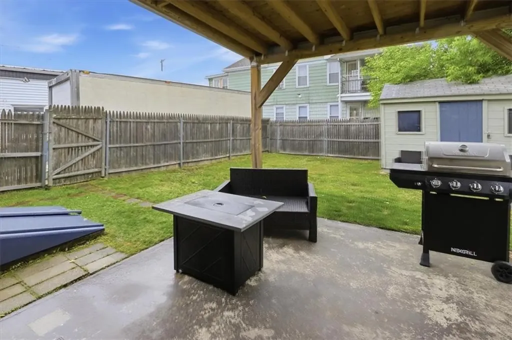 20 Oakton Street Woonsocket RI 02895