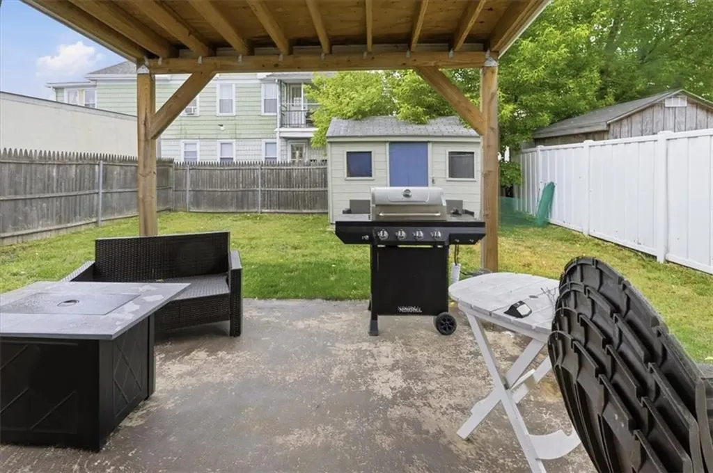 20 Oakton Street Woonsocket RI 02895
