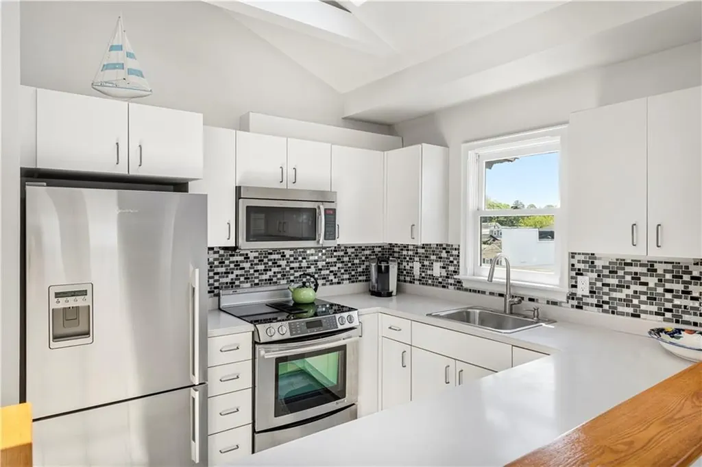433 Thames Street Newport RI 02840