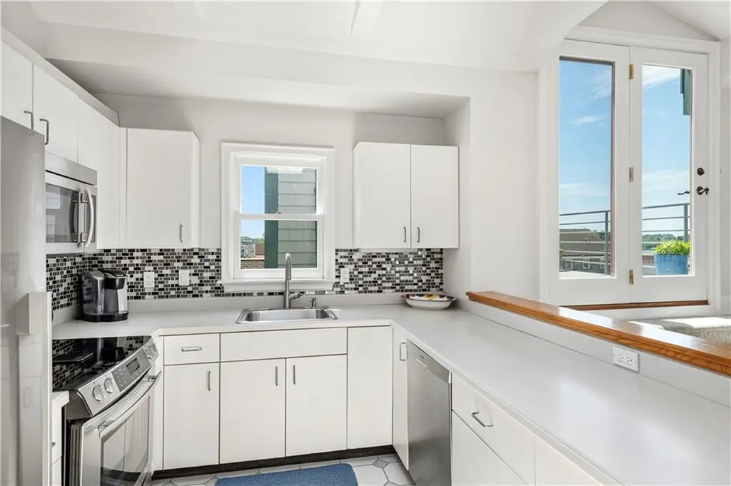 433 Thames Street Newport RI 02840