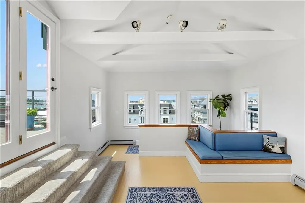 433 Thames Street Newport RI 02840