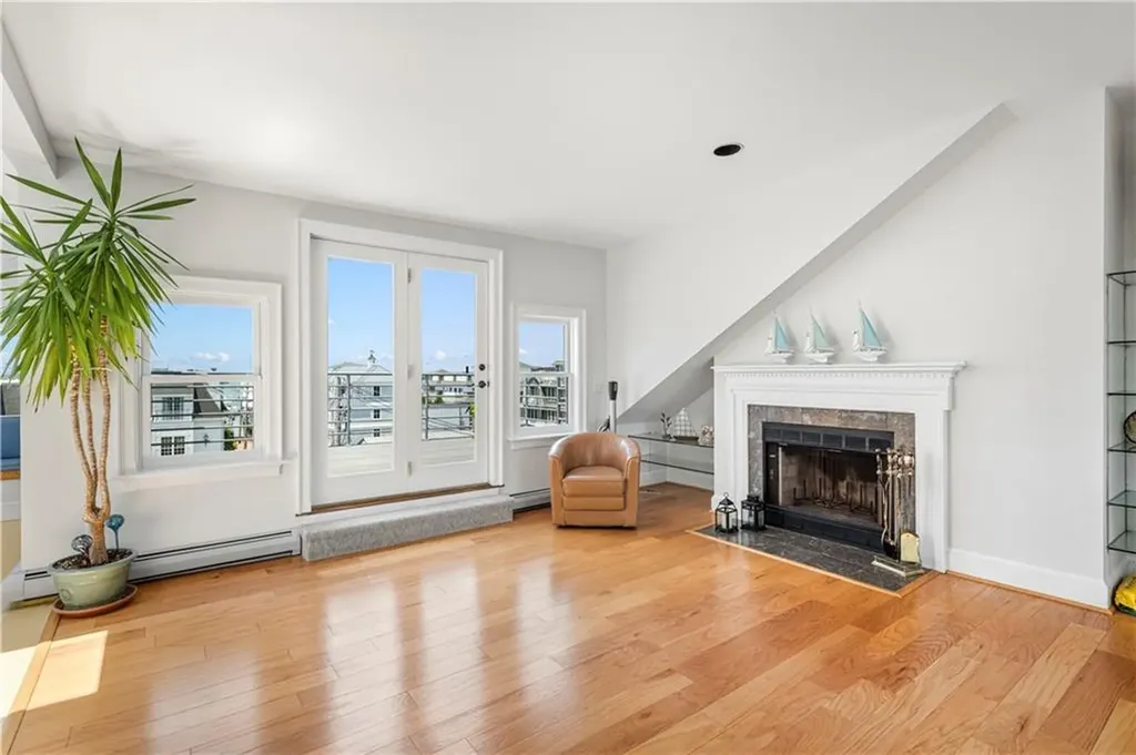 433 Thames Street Newport RI 02840