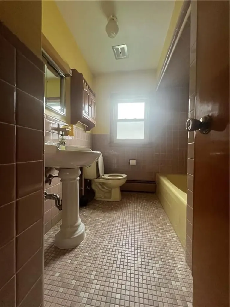 33 Bolton Ave Avenue Providence RI 02908