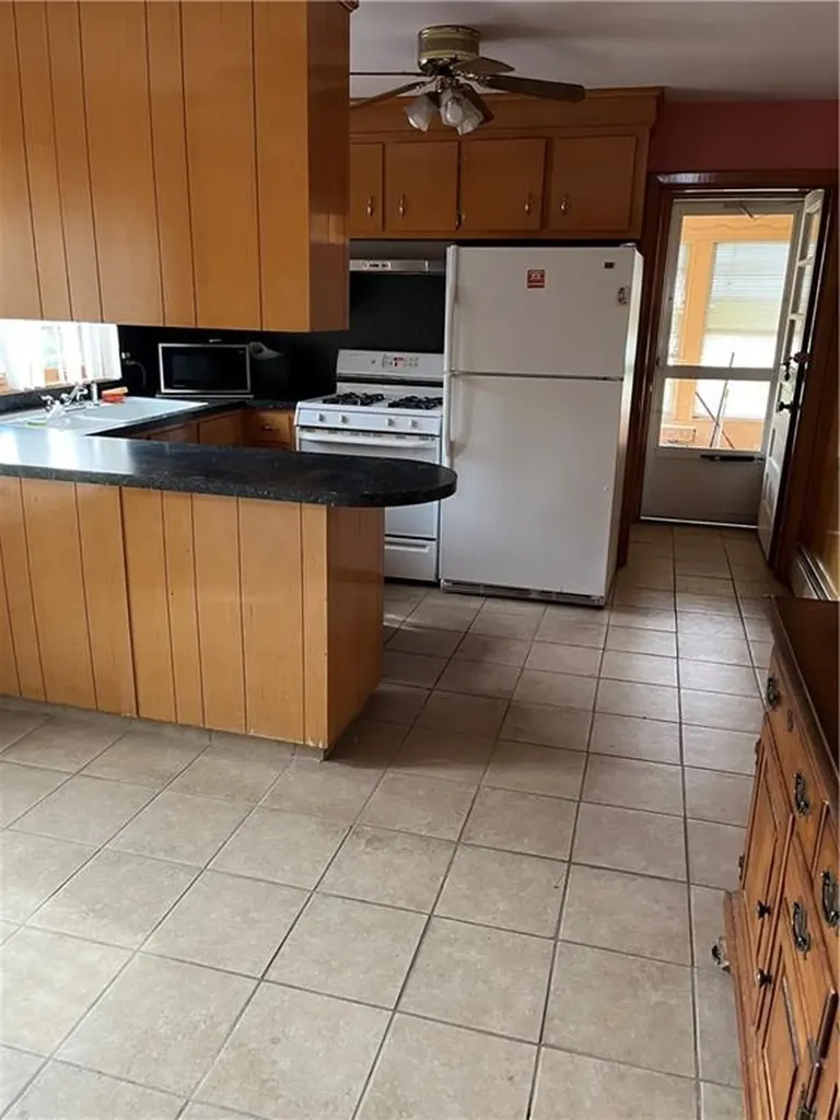 33 Bolton Ave Avenue Providence RI 02908