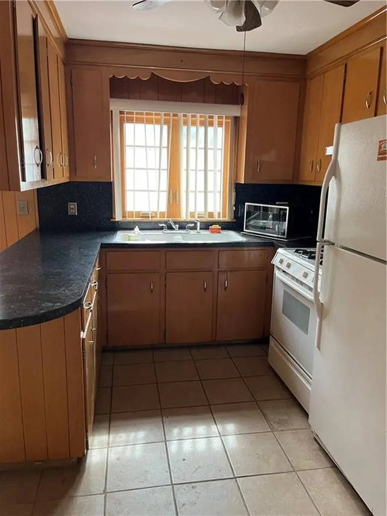33 Bolton Ave Avenue Providence RI 02908