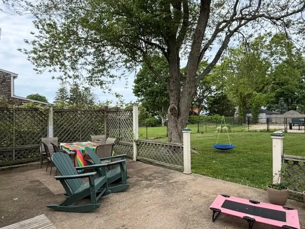 24 Freeborn Street Newport RI 02840