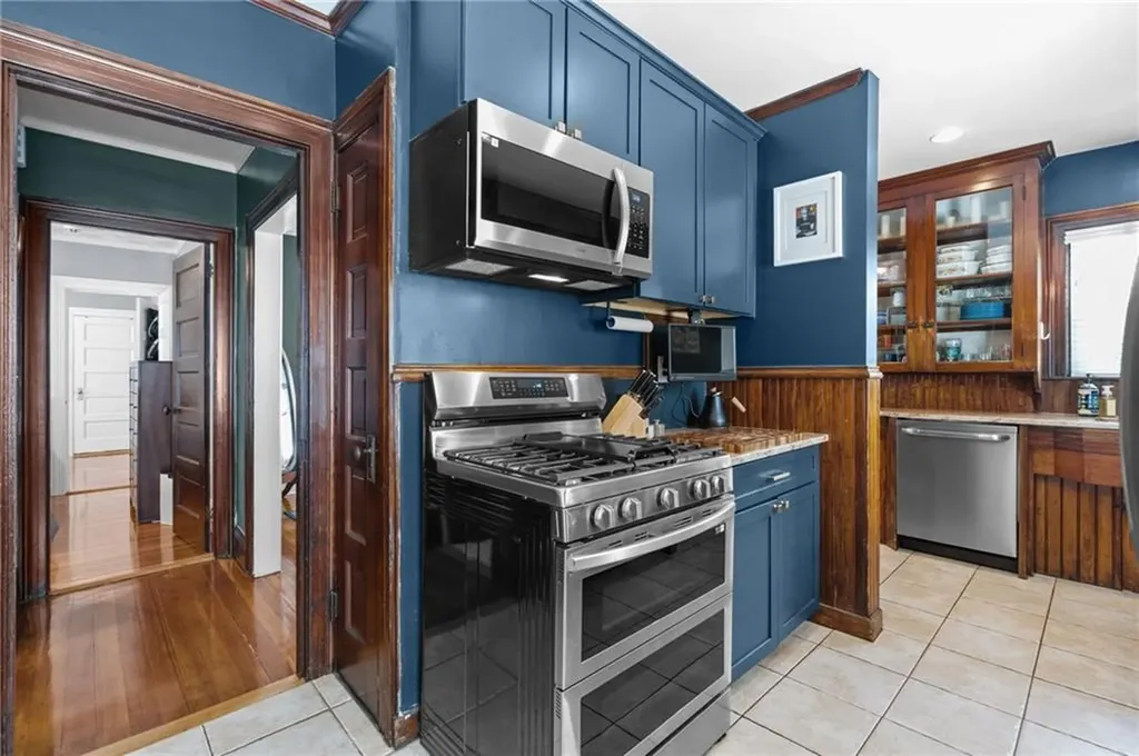 106 Norwood Avenue Cranston RI 02905