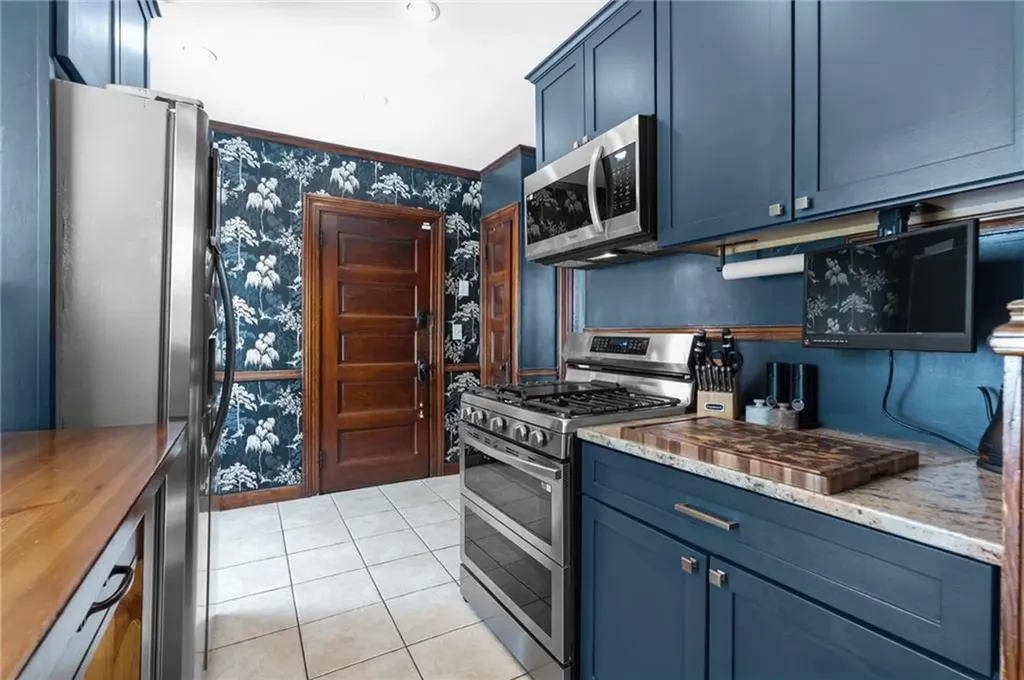 106 Norwood Avenue Cranston RI 02905