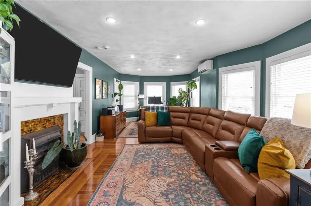 106 Norwood Avenue Cranston RI 02905