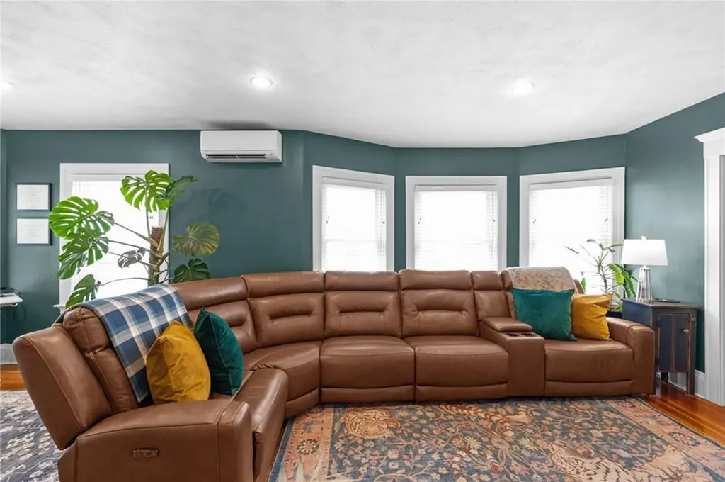 106 Norwood Avenue Cranston RI 02905