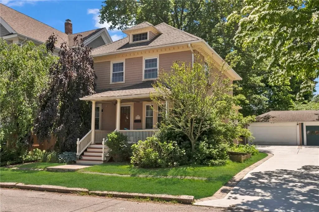 212 Lowden Street Pawtucket RI 02860